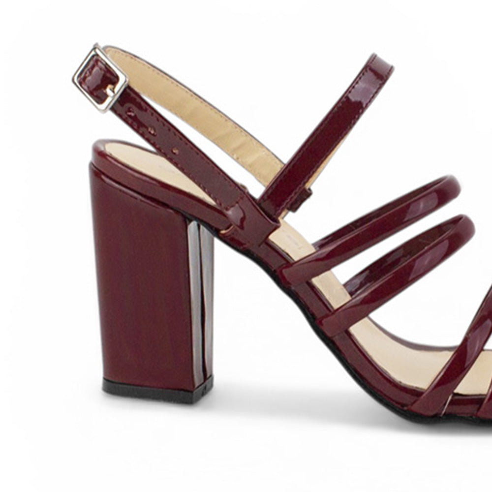 Vista trasera de tacón bloque medio de 9cm en zapatilla vino para mujer con pulsera ajustable y tiras delgadas 