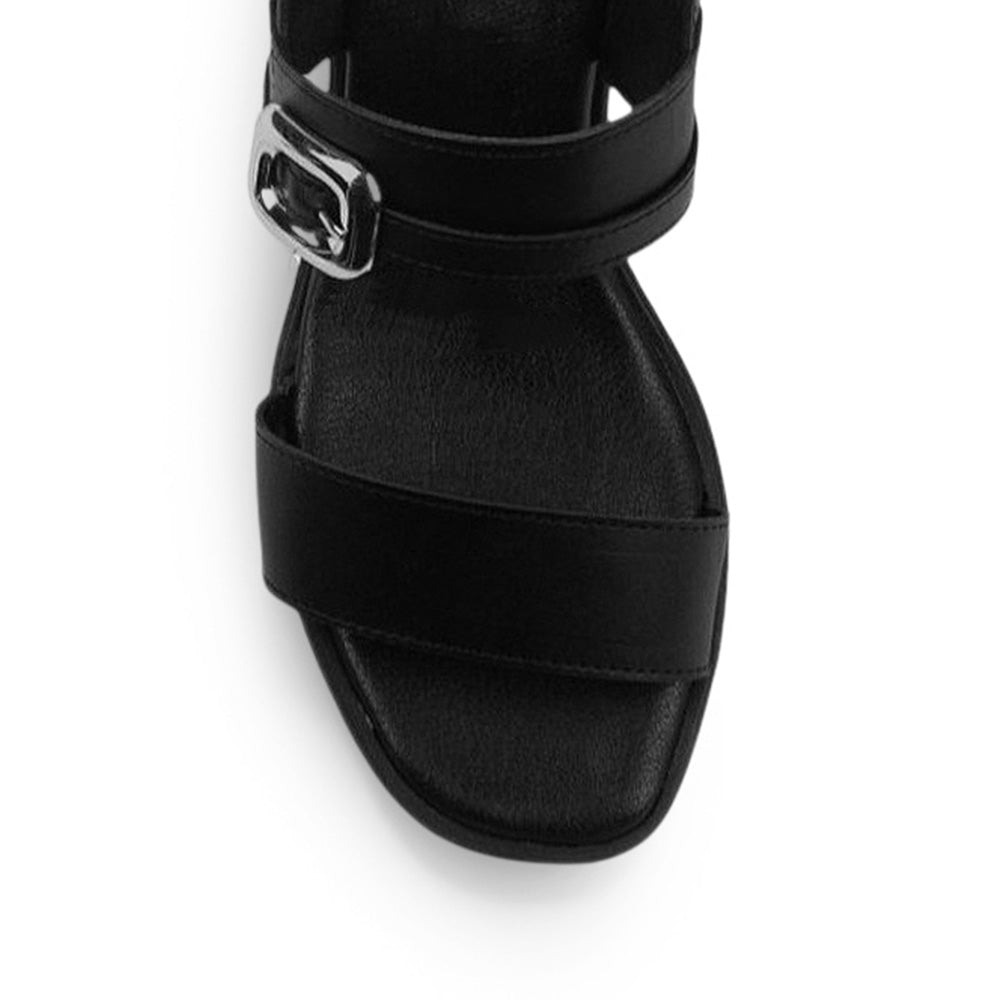 Vista de material sintético en zapatilla negra de diseño descubierto para mujer con doble banda correa trasera ajustable y tacón de 8cm