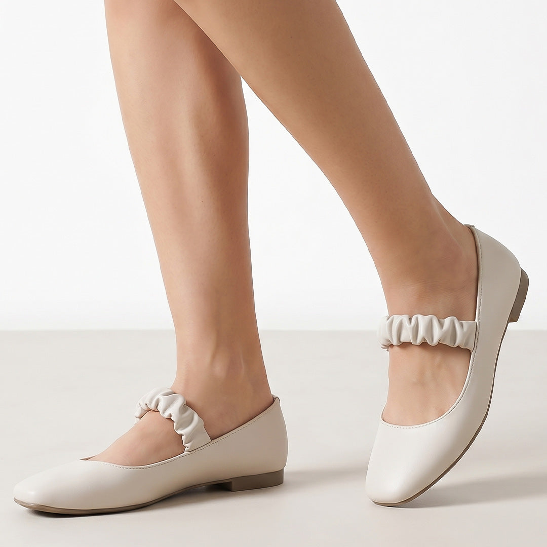 Flats tipo balerinas beige para dama de piso con pulsera elástica en el empeine 