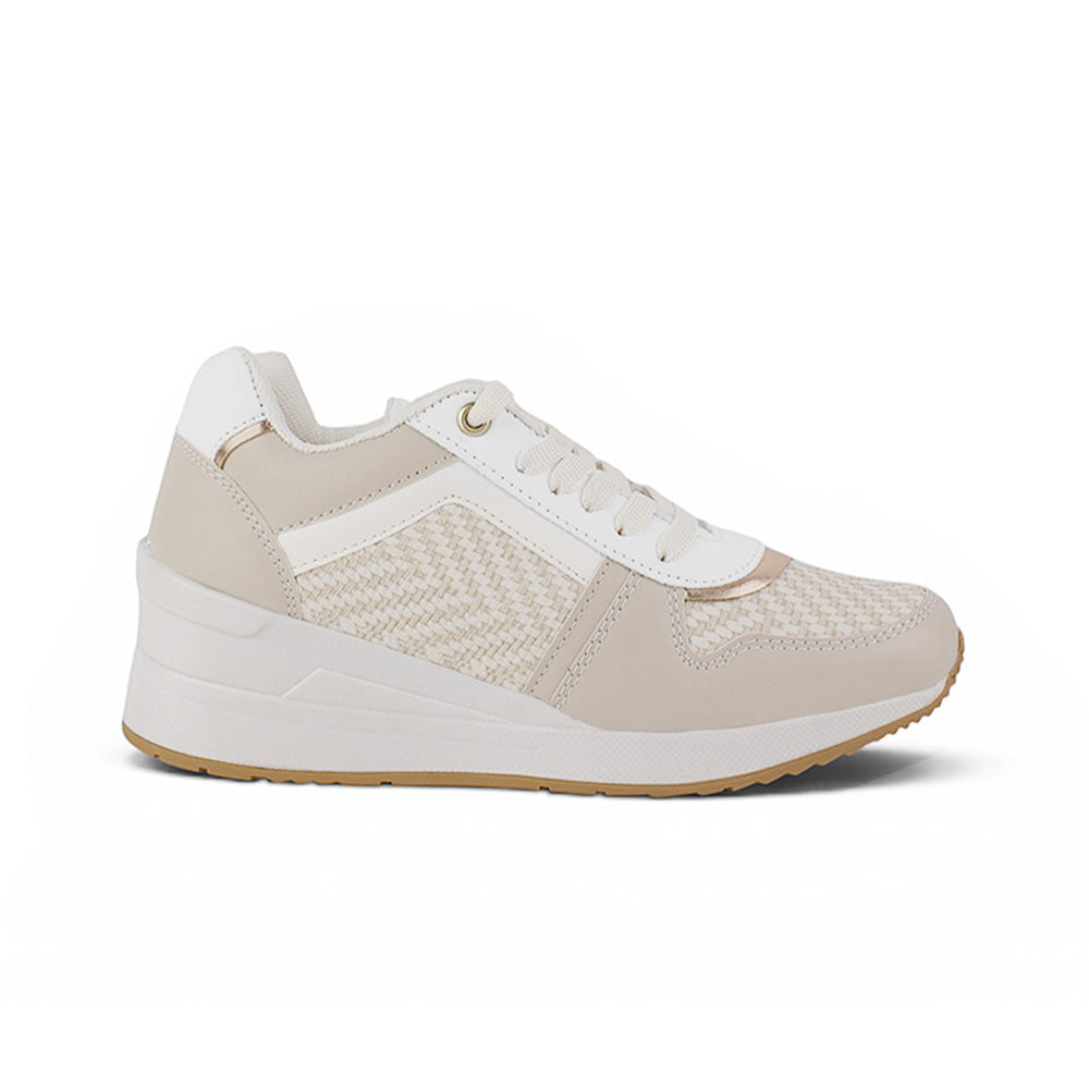 Vista lateral de tenis beige para mujer con plataforma baja de 6cm y agujetas 