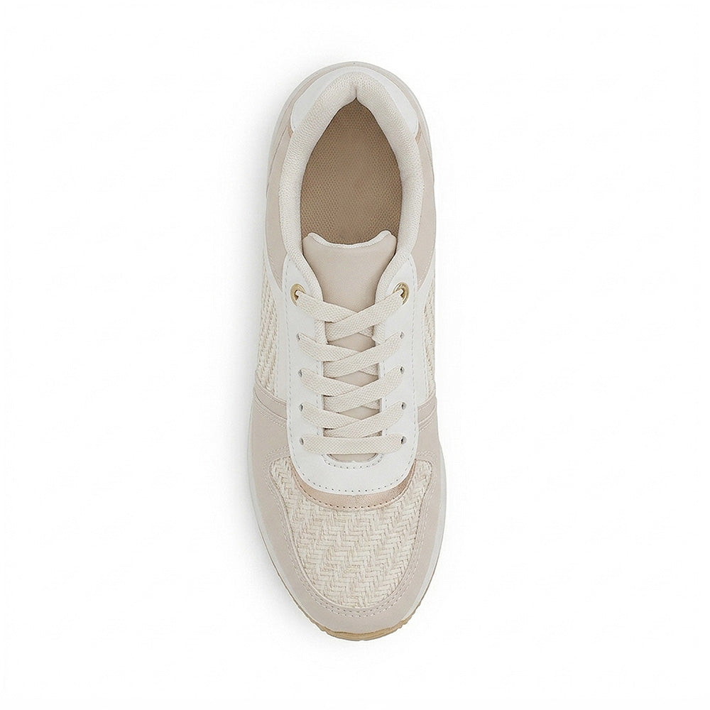 Vista superior de tenis beige para mujer con agujetas y punta redonda
