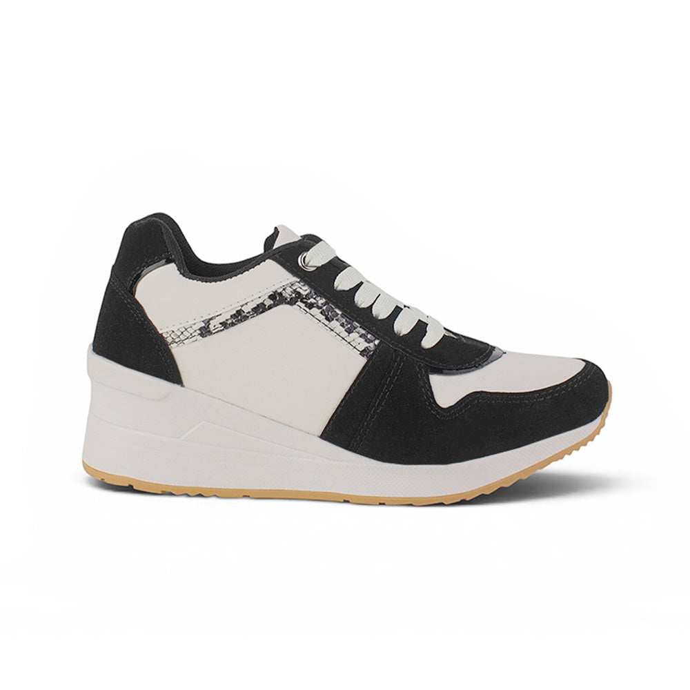 Vista lateral de tenis negro con beige para mujer con plataforma baja de 6cm y agujetas 
