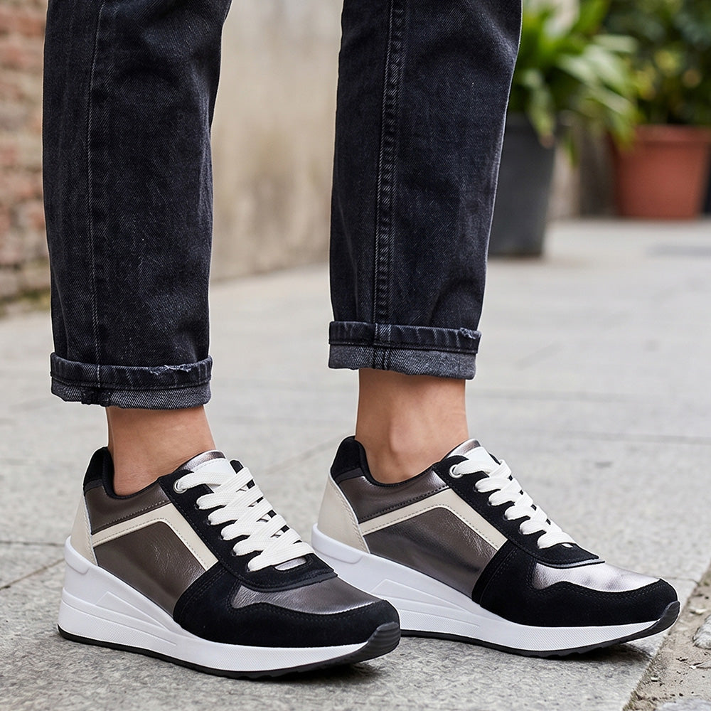 Tenis negro con gris para mujer con agujetas y plataforma baja de 6cm