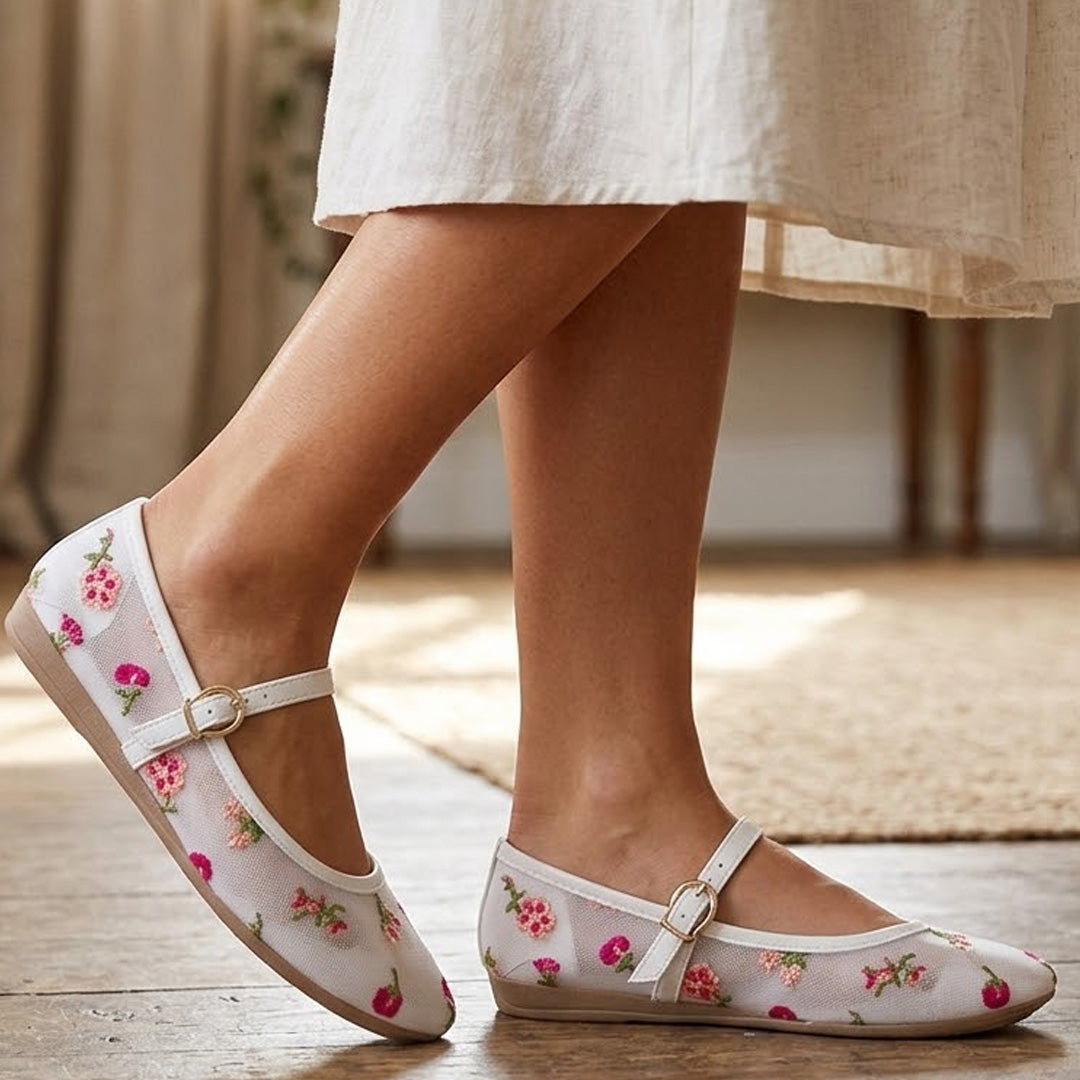 flayts blancas para dama con flores bordadas de piso 