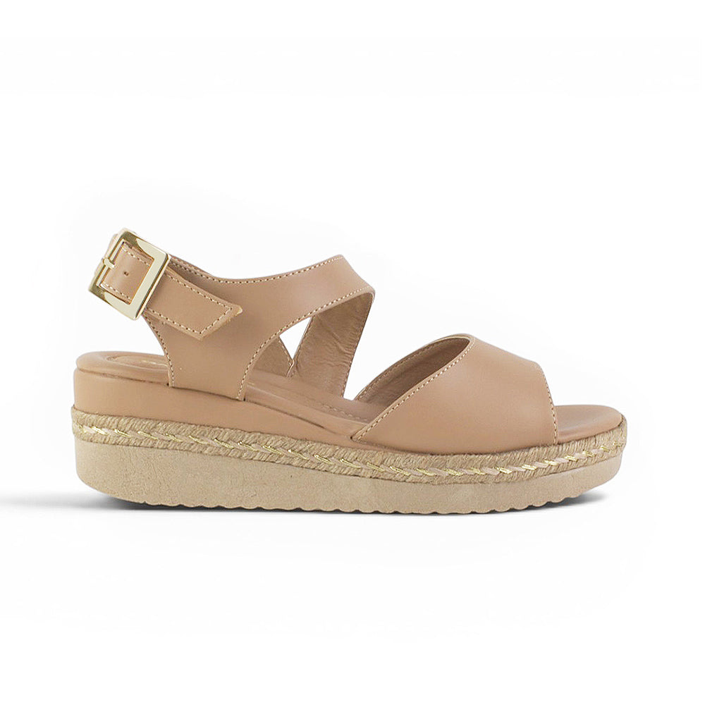 vista lateral en sandalias nude de plataforma baja 6cm con correa ajustable y punta abierta para dama 