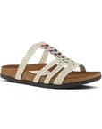 vista diagonal de sandalias con detalles multicolor y tiras trenzadas beige de piso para dama