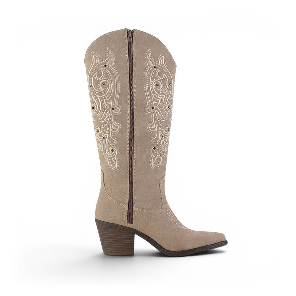 vista superior de botas nude para dama con punta cuadrada y tacón medio 7cm 