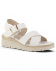 vista diagonal de sandalias beige con plataforma baja 5 cm para dama punta abierta  tiras cruzadas y correa ajustable 