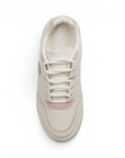 Vista superior de tenis beige con rosa para dama con plataforma baja 4 cm y estrella de pedrería 