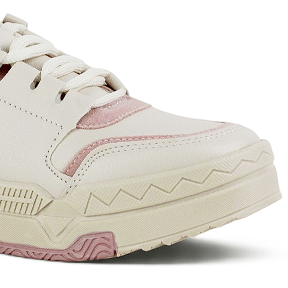 Detalle del material sintético en tenis beige con rosa para dama con estrella de pedrería y plataforma baja 4 cm