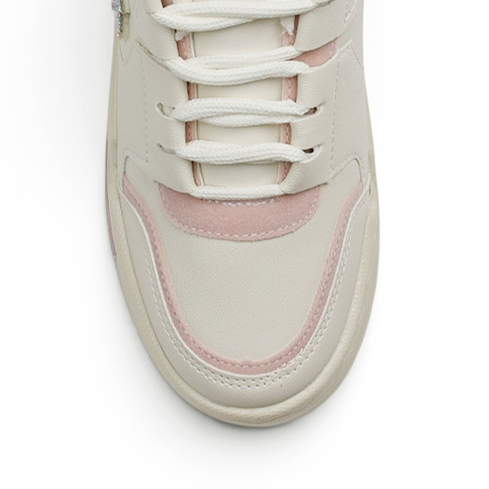 Vista del detalle rosa en tenis beige con plataforma baja 4cm y estrella de pedrería para dama  