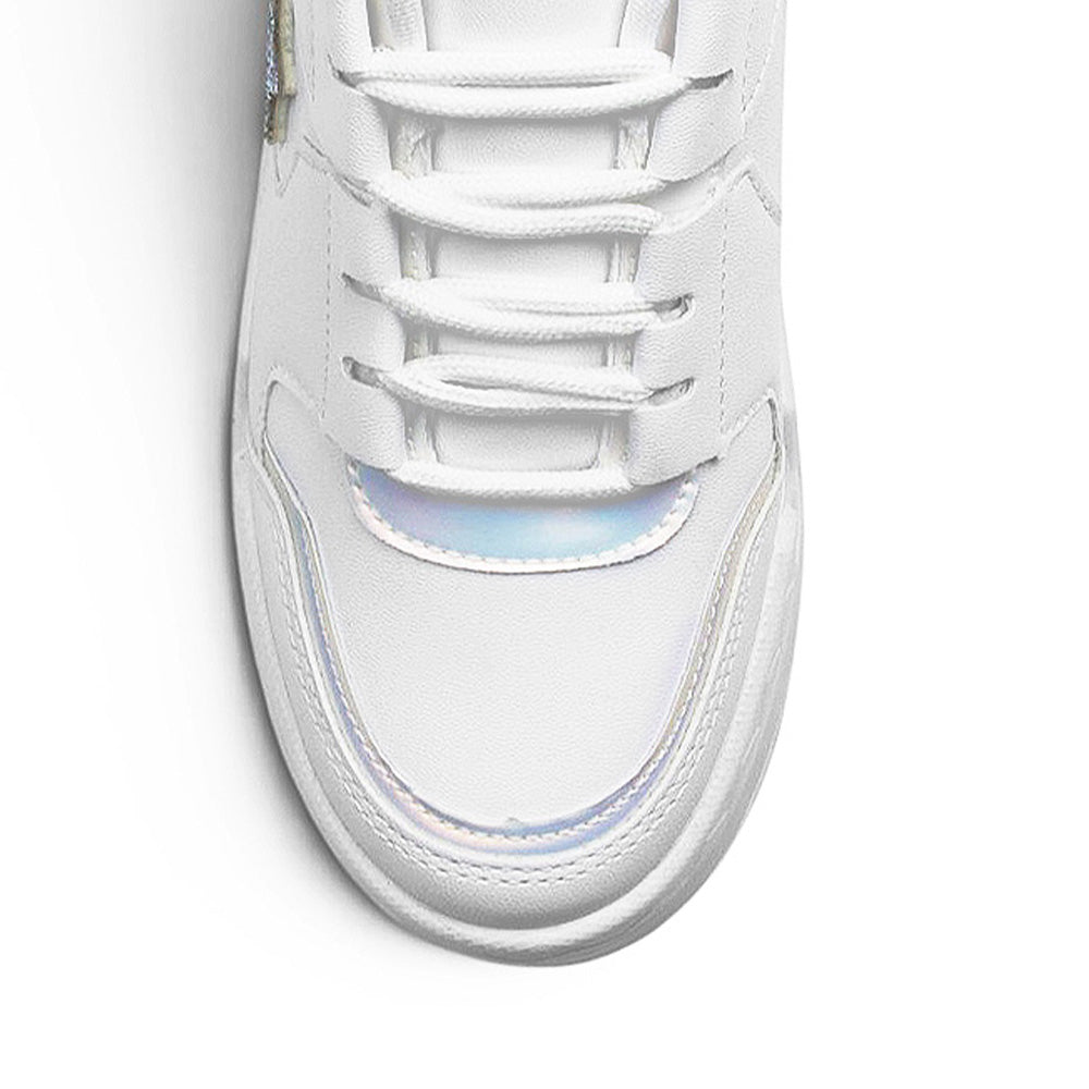 Vista del detalle tornasol en tenis blancos con plataforma baja 4cm y estrella de pedrería para dama  