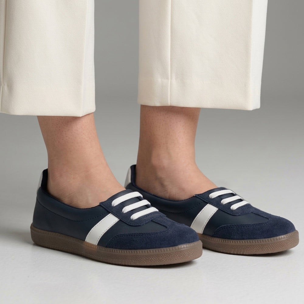 Tenis azules casuales de punta redonda con agujetas y suela baja 2cm para dama