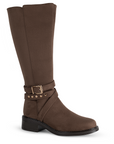 Vista diagonal de la bota café tipo durazno con tacón bajo 4cm, tiras y herraje decorativo para dama 