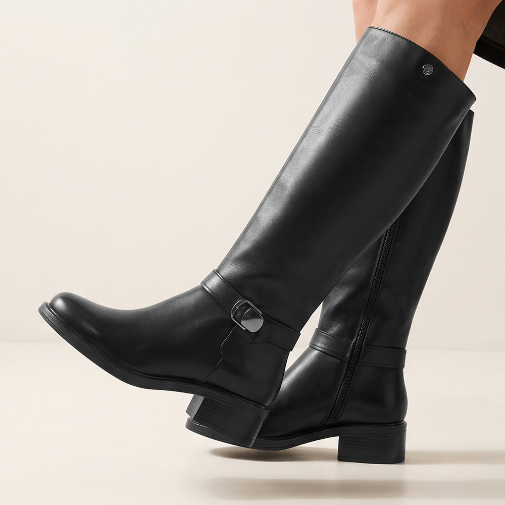 Botas negras clásicas con detalles metálicos, cierre funcional y tacón bajo 4cm para dama 