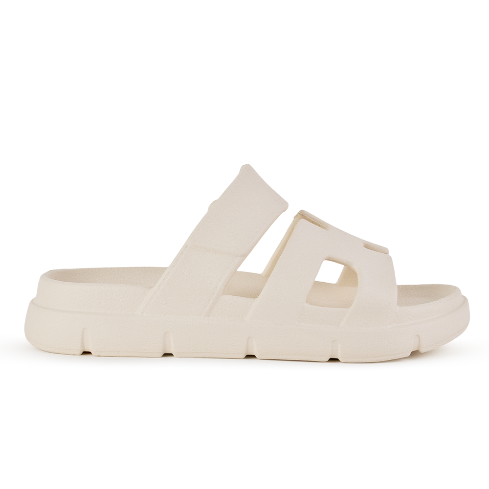 Vista lateral de la sandalia beige cómoda con plataforma baja 4cm y punta abierta para dama 