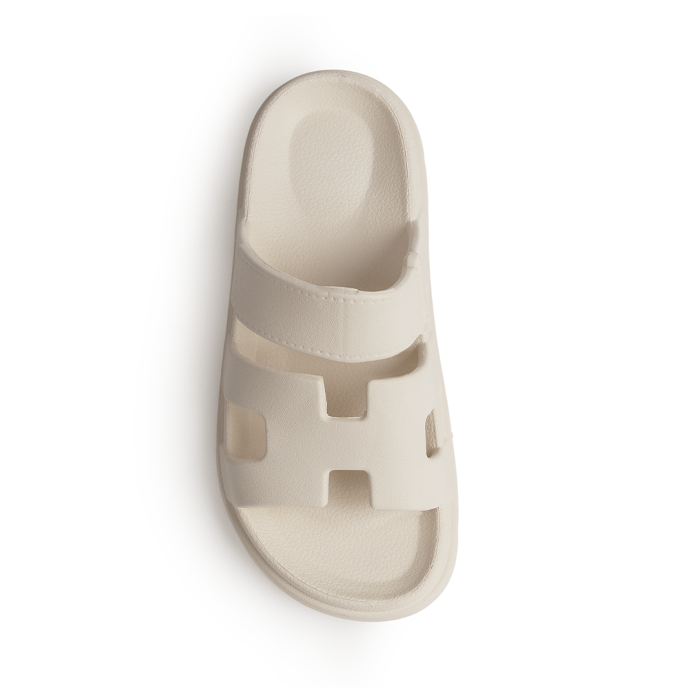 Vista superior de la sandalia beige con punta abierta plantilla confort y plataforma baja 4cm para dama 