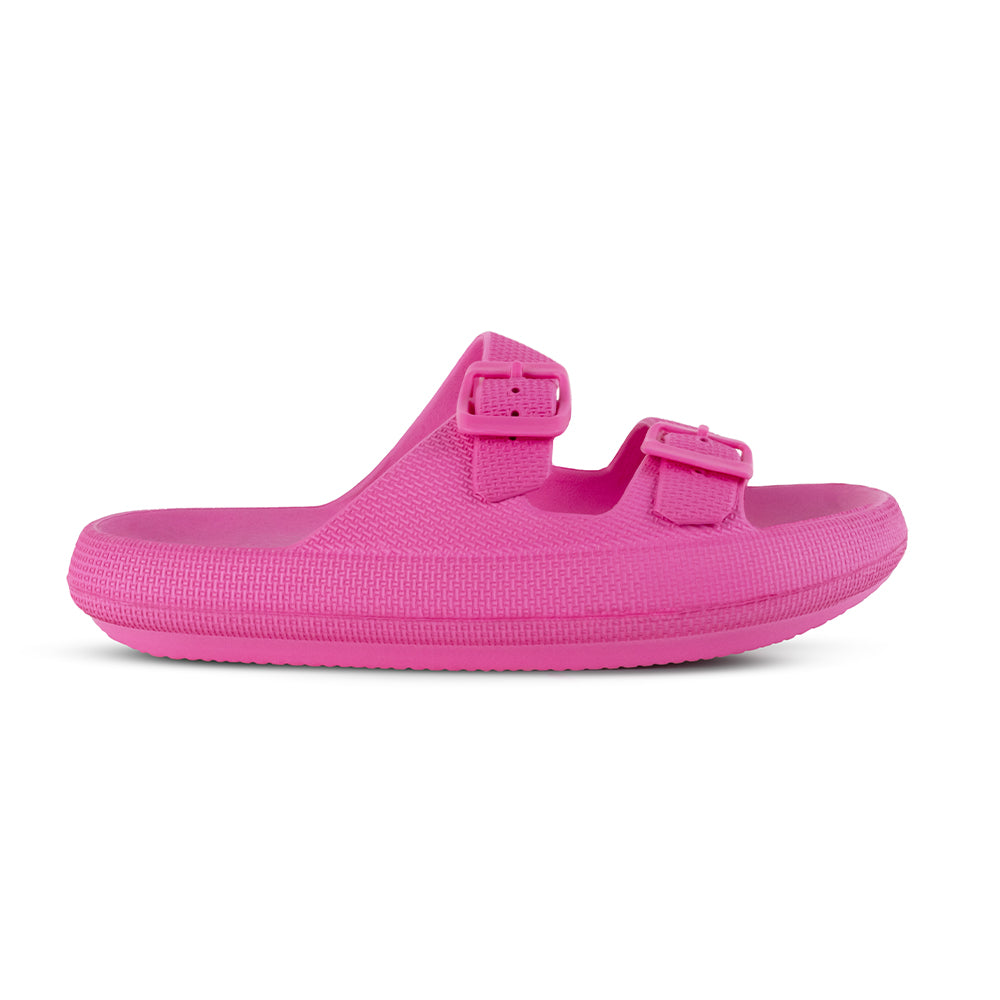 Vista lateral de la sandalia fucsia con punta abierta, doble tira ajustable y plataforma baja 3cm para dama