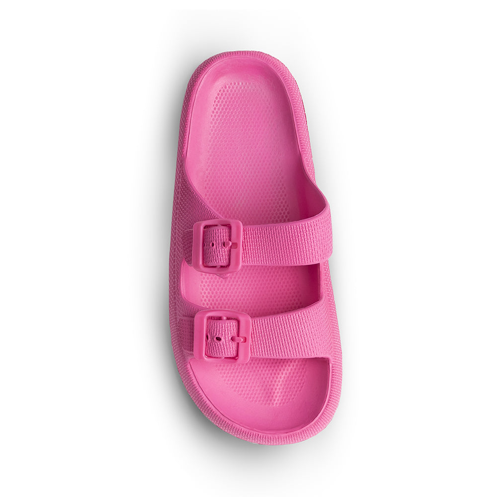 Vista superior de la sandalia fucsia confort para dama con punta abierta doble tira ajustable y plataforma baja 3cm