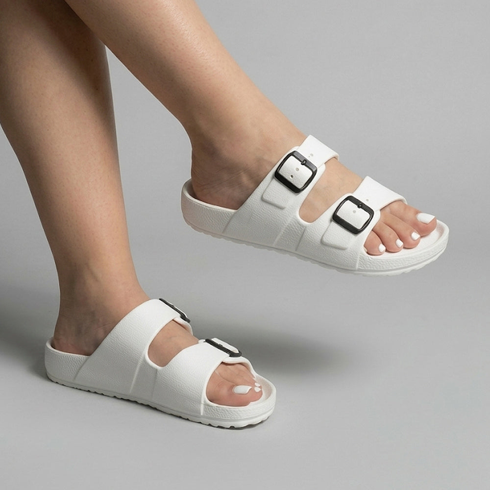 Sandalias blancas de piso con doble tira decorativa y punta abierta para dama 