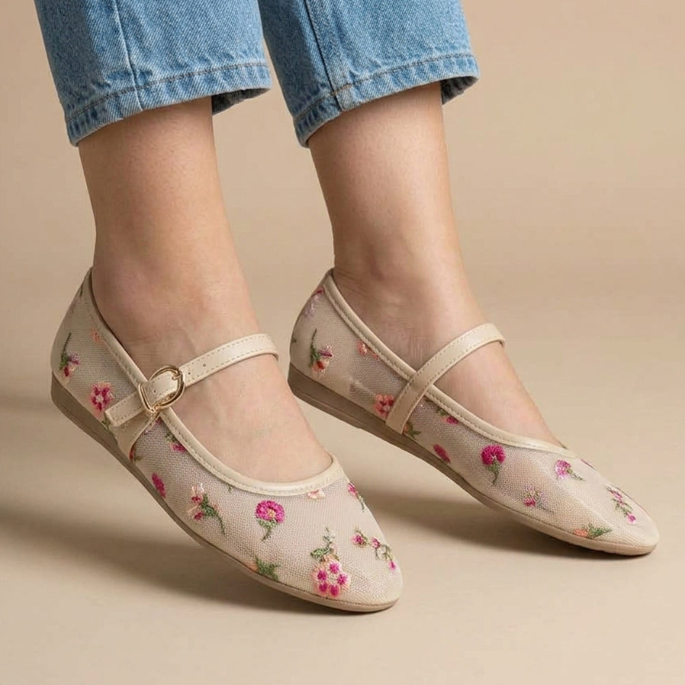 Flats tipo balerinas nude con suela de piso y flores bordadas para dama 