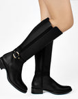 Botas negras abajo de la rodilla para mujer con herraje metálico y tacón bajo de 3cm