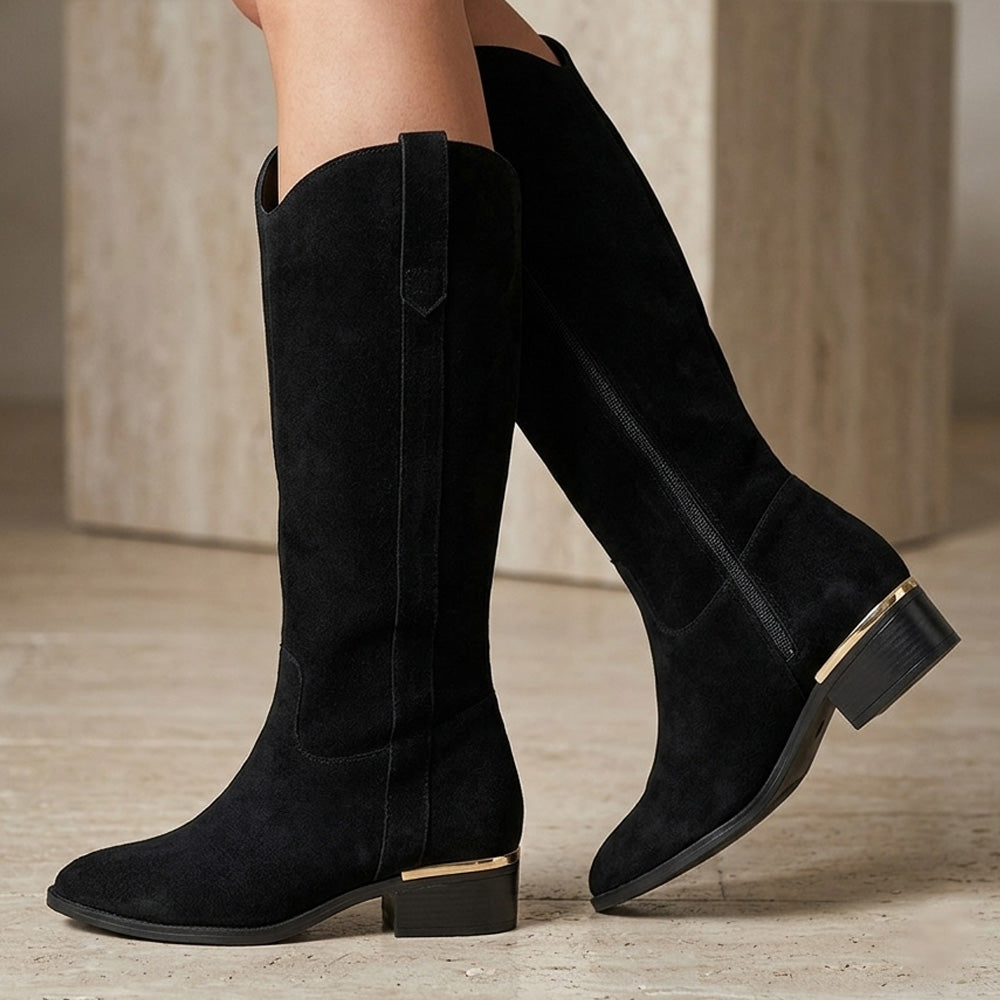 Botas negras para dama con cremallera lateral en acabado durazno y tacón bajo 4cm 