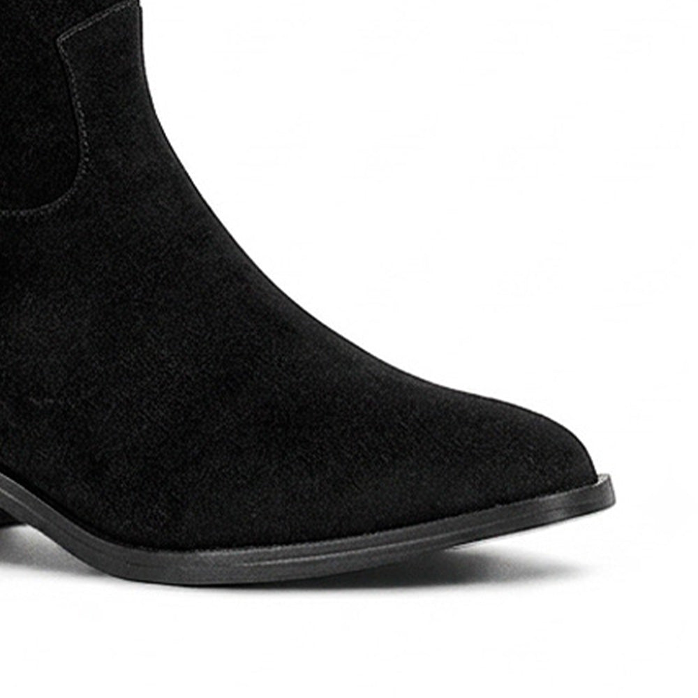 detalle del material durazno en bota negra con cremallera para dama y tacón bajo 4 cm 