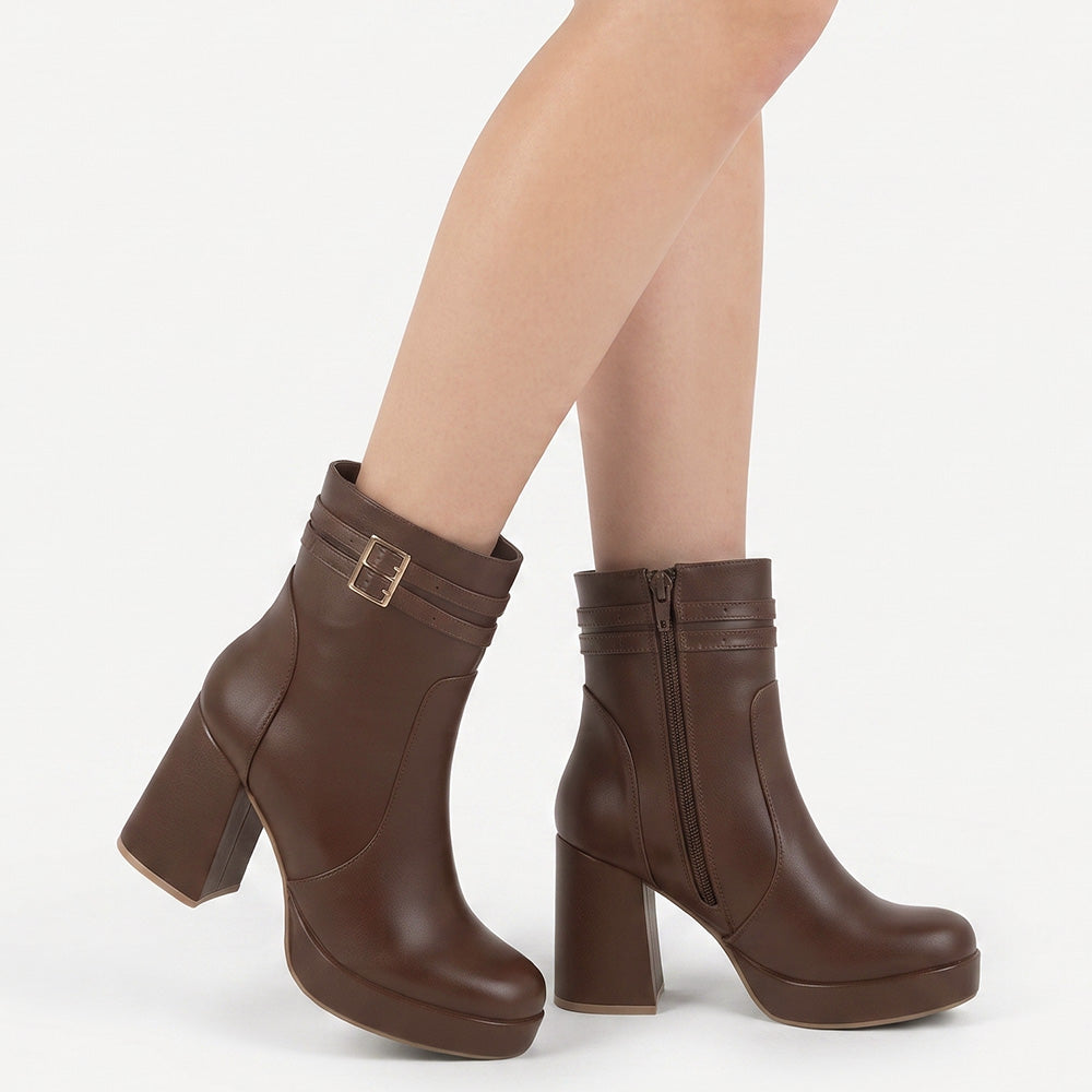 Botines cafés con doble hebilla plataforma y tacón medio 9cm para dama
