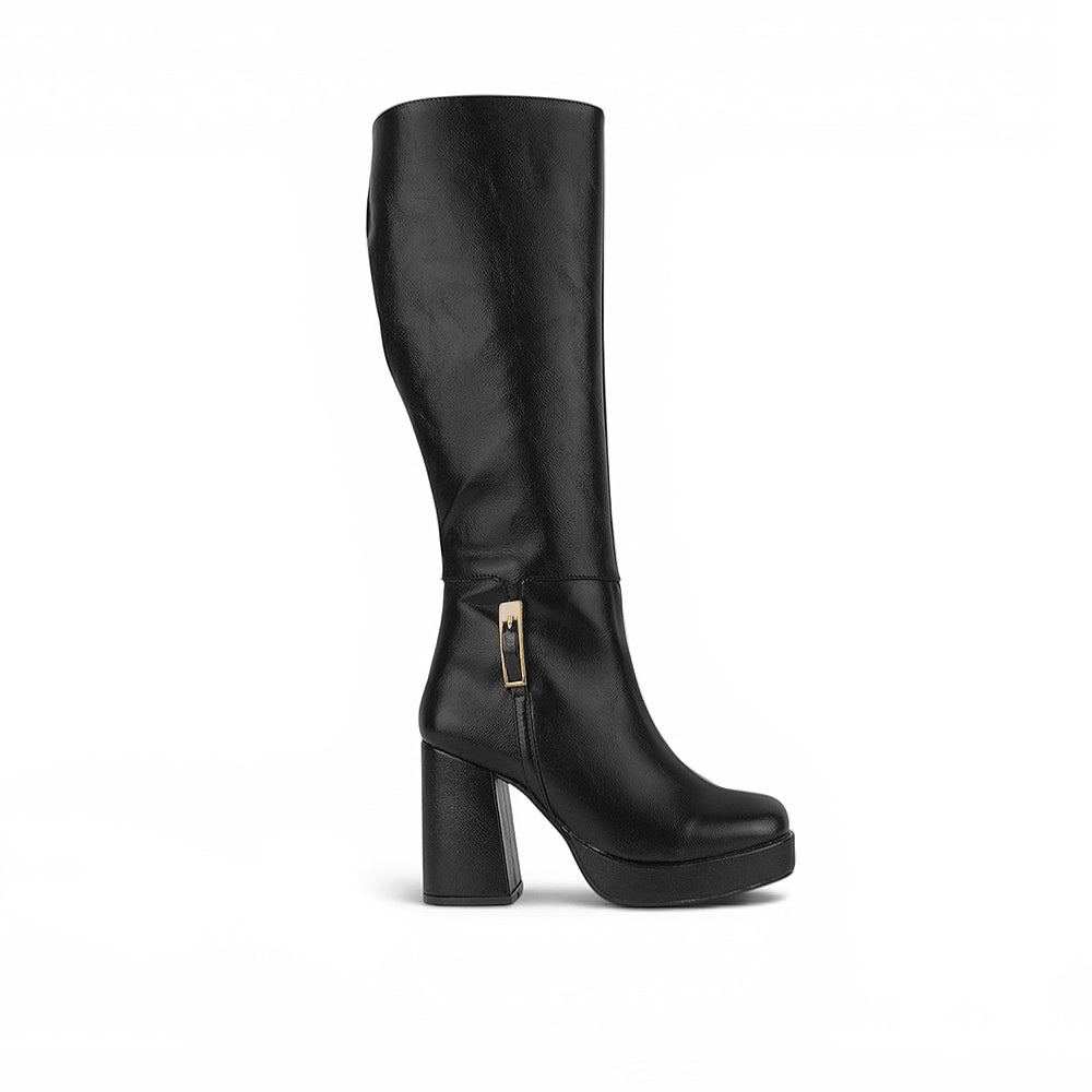 Vista lateral de bota negra alta con herraje metálico, cremallera y plataforma tacón medio 9 cm para dama  