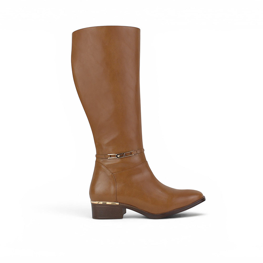 vista lateral de bota café para dama con tacón bajo 4cm y herraje metálico filos dorados 