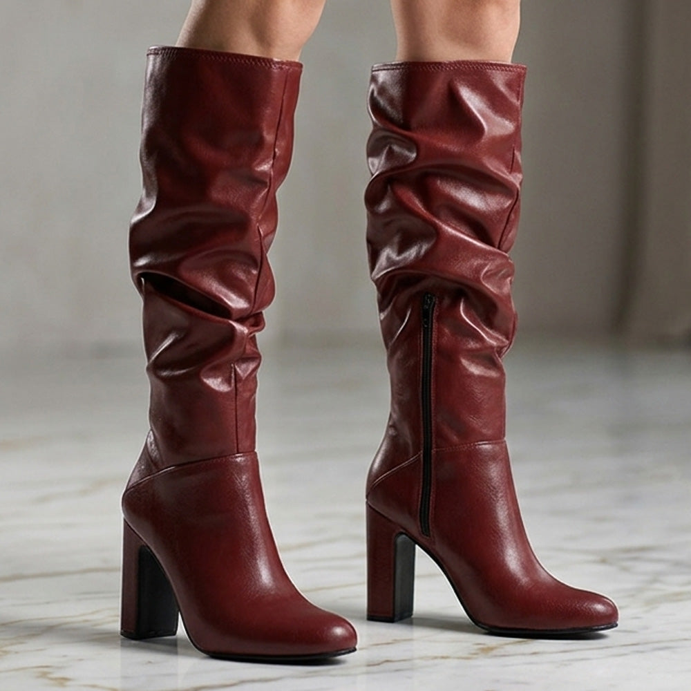 Botas vino plisadas para dama con cremallera y tacón medio 10 cm 