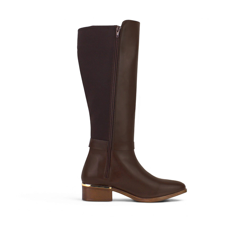 Vista superior de la bota café para dama con stretch cremallera y tacón bajo 3 cm 