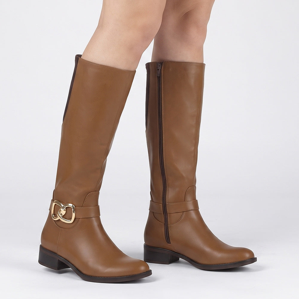 botas cafés para dama con cremallera y herraje metálico tacón bajo 3 cm