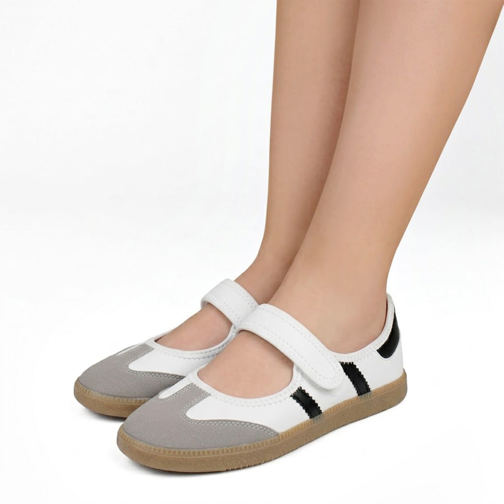 Tenis blancos tipo Mary Jane para dama con pulsera ajustable en el empeine y suela baja 2cm