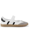 Vista lateral del tenis blanco con negro para dama, pulsera ajustable en el empeine y suela baja 2cm