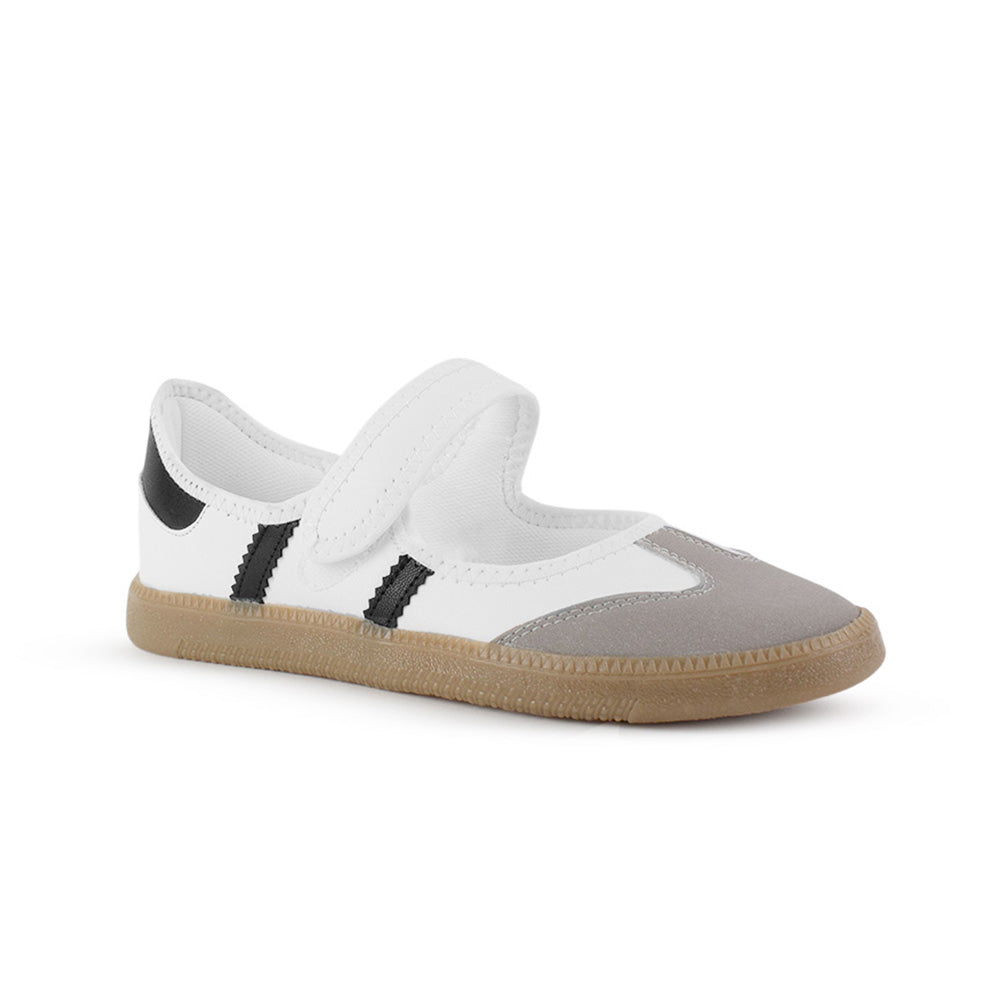 Vista diagonal de tenis blanco para dama con suela baja y pulsera ajustable en el empeine 
