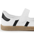 Vista trasera de la suela baja 2cm en el tenis blanco para dama y pulsera ajustable en el empeine 