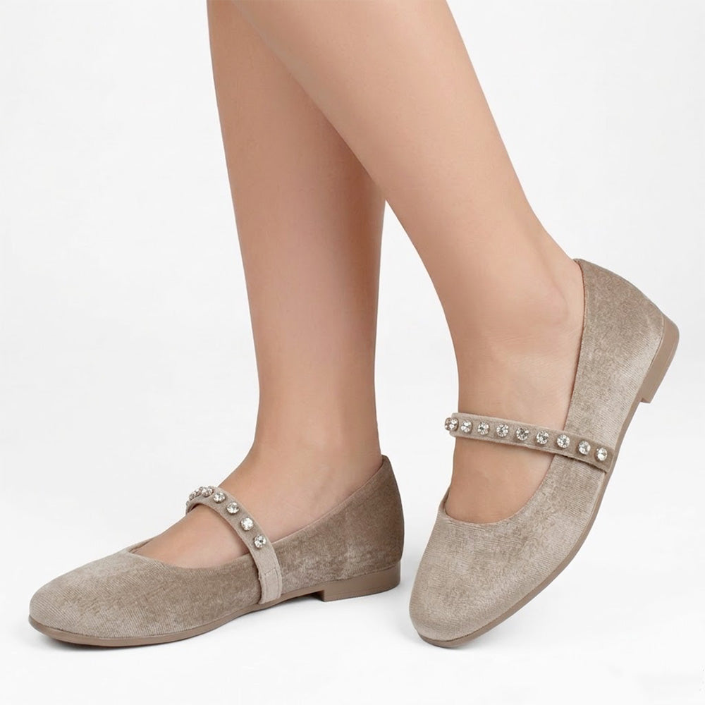 Flats tipo balerinas beige para mujer con pedrería en correa de punta redonda 