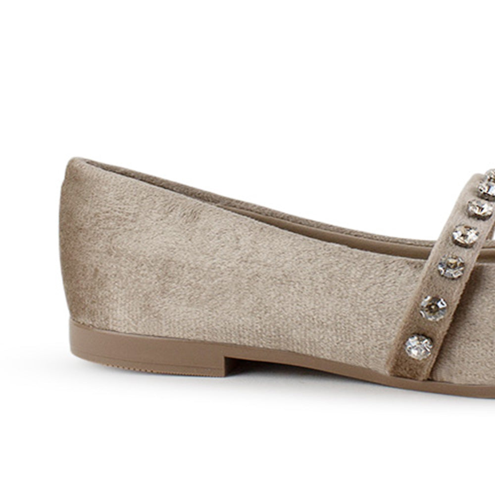 Vista trasera de flats tipo balerinas beige para mujer de piso con pedrería en pulsera delgada