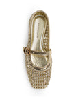 Vista superior de flats dorados tipo balerinas para mujer con pulsera ajustable en empeine 