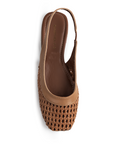 Vista superior en los flats tejidos tipo calados de color café para dama con pulsera ajustable al talón 