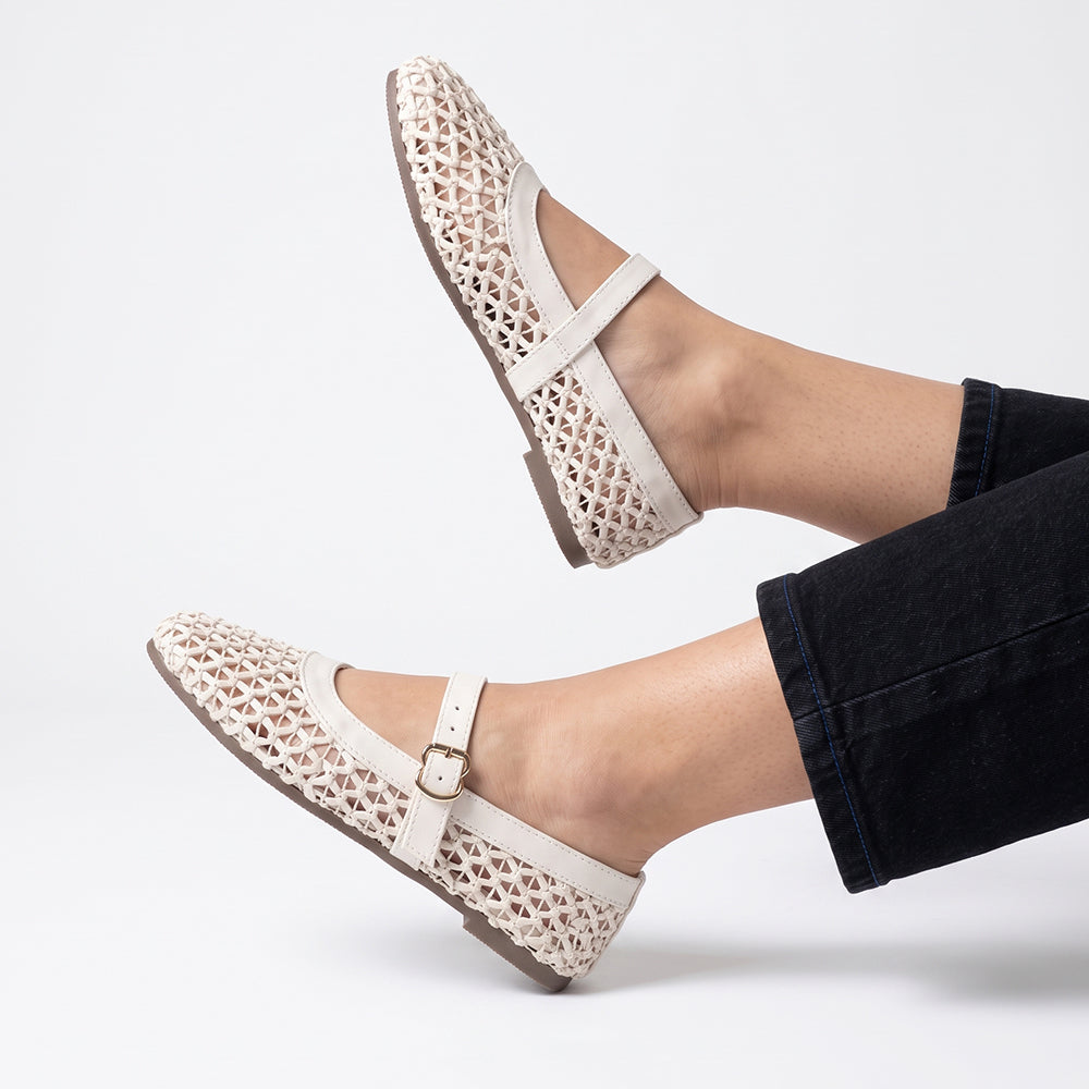 Flats tipo balerinas beige para mujer tejidas con pulsera en empeine de piso