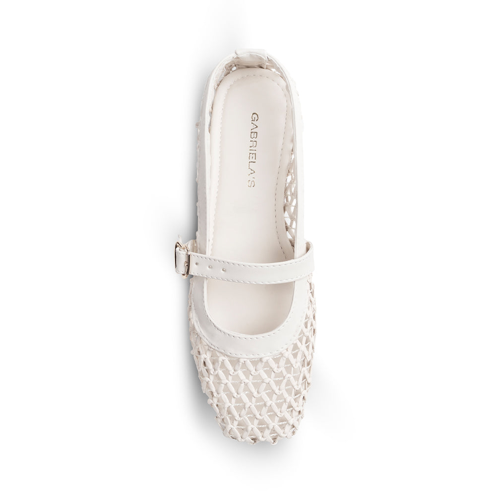 Vista superior de flats beige tipo balerinas para mujer con pulsera ajustable en empeine 