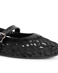 Detalle del material yute en los flats tipo balerina negra para dama con suela de piso y pulsera ajustable 