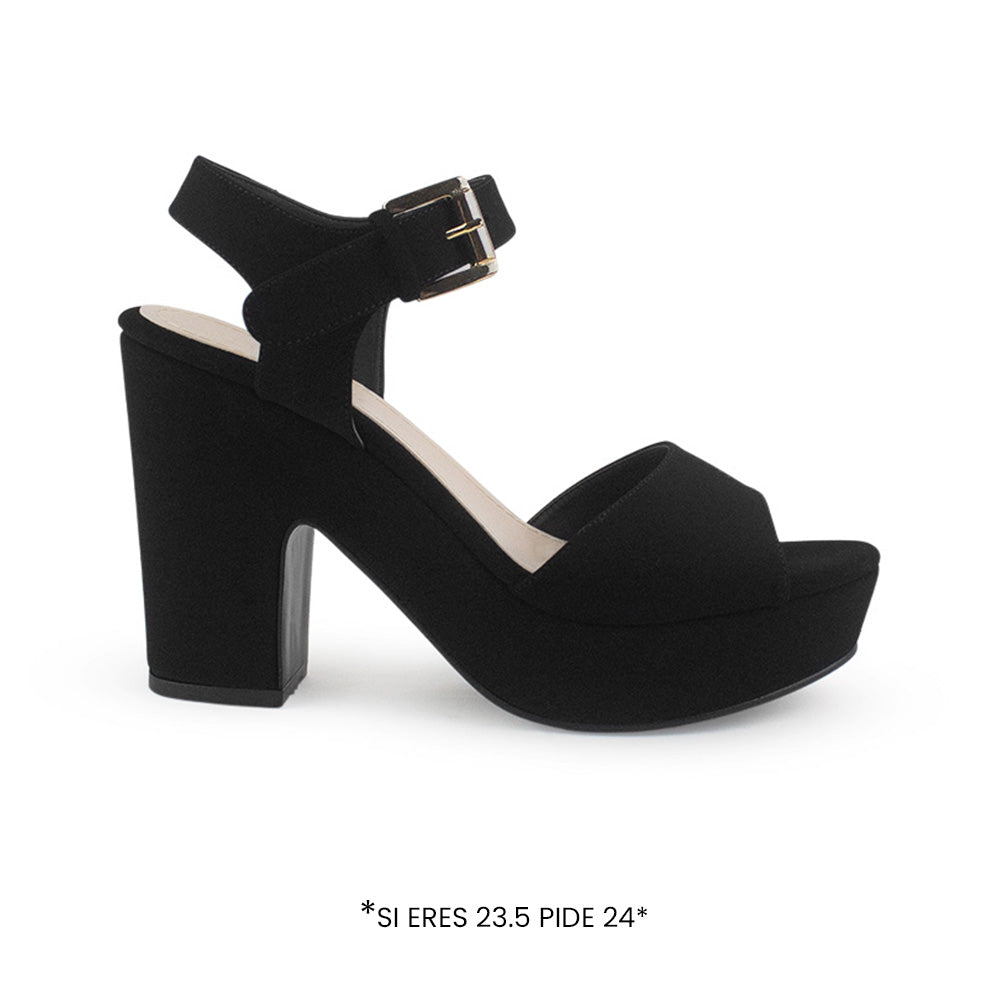 Vista lateral de zapatilla negra para mujer con hebilla ajustable y tacón medio de 10cm