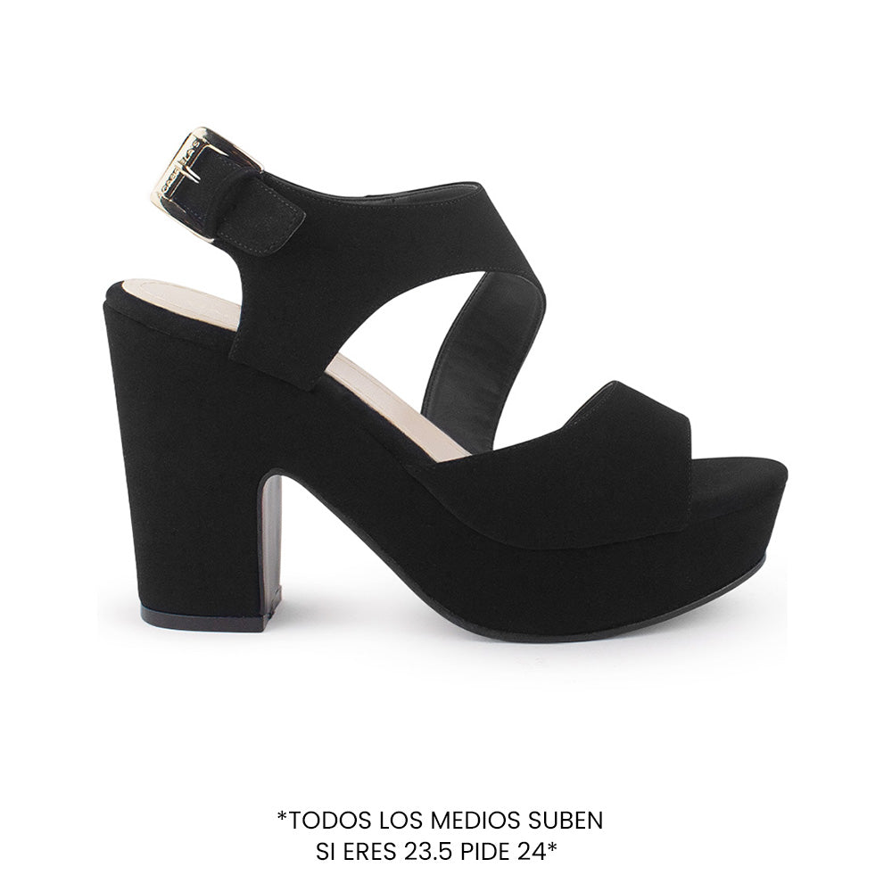 Vista lateral de zapatilla negra para mujer con hebilla cuadrada en pulsera ajustable con tacón bloque de 10cm