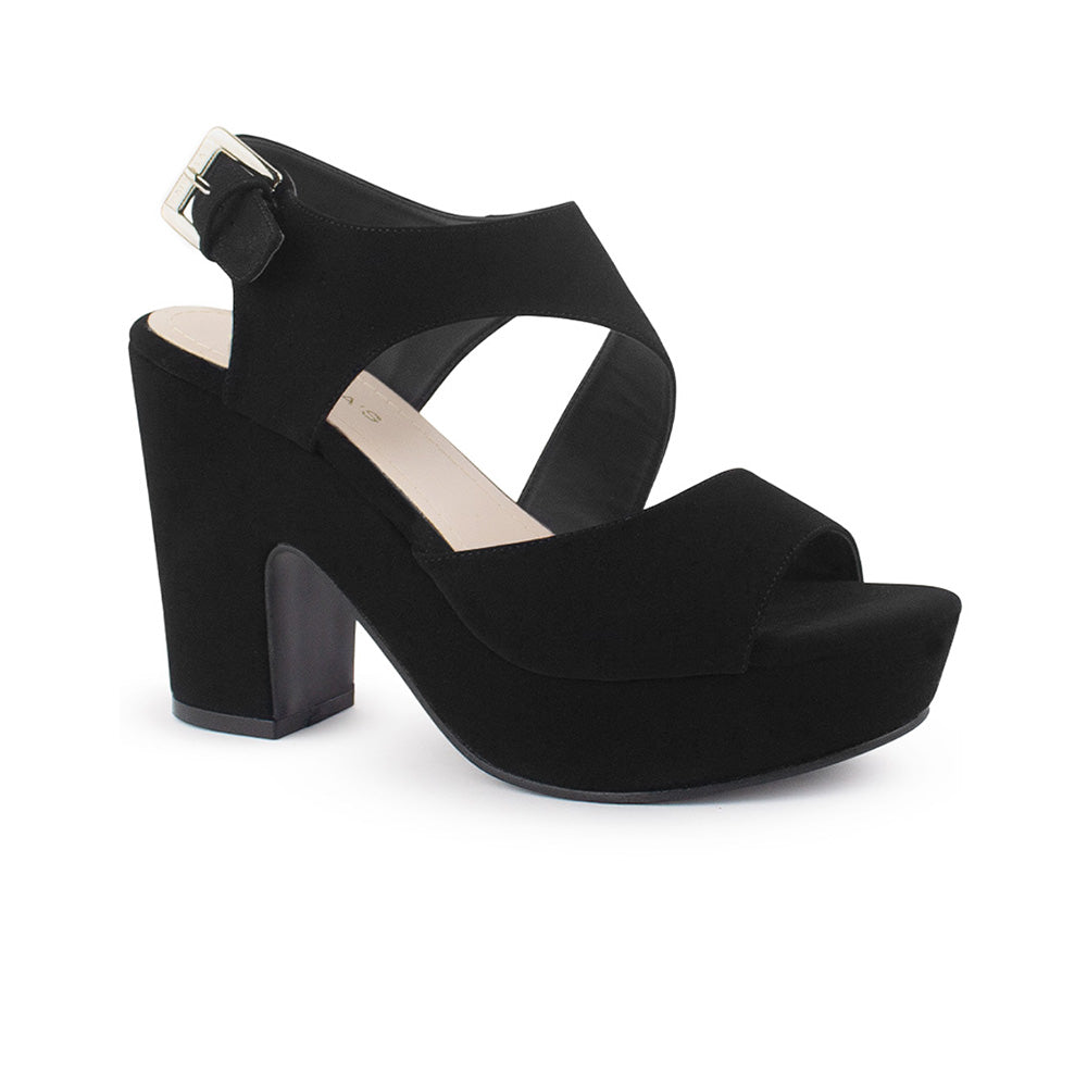 Vista diagonal de zapatilla negra para mujer con hebilla en pulsera ajustable y tacón medio de 10cm