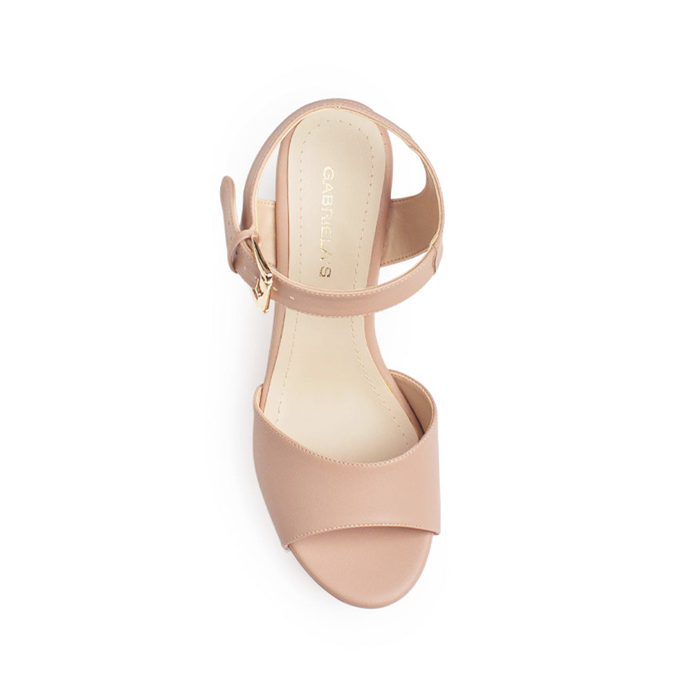 Vista superior de zapatilla maquillaje para mujer con pulsera ajustable de hebilla
