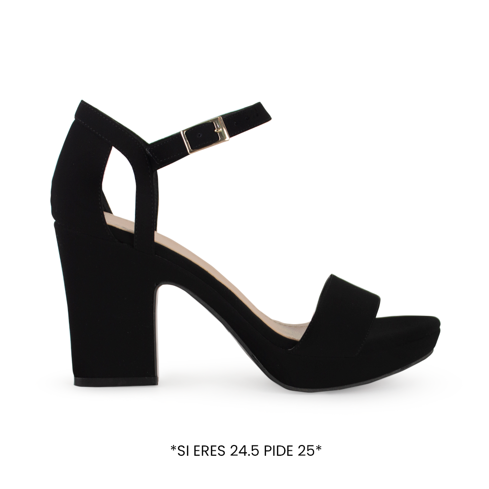 Vista lateral de zapatilla negra para mujer de diseño descubierto con pulsera ajustable y tacón ancho de 9cm